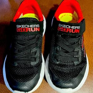 Sketchers go run sneaker. Toddler boys size 11. Only worn a couple of times.
